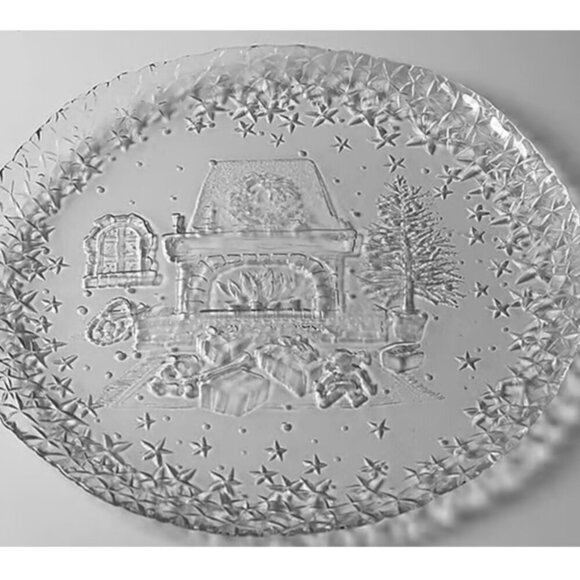 Arcoroc Vintage Fireplace Scene Clear Glass Cookie Serving Christmas Platter - Picture 1 of 5